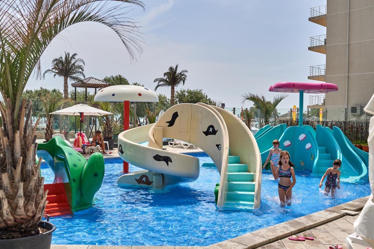 Ace Aparthotel Pool & Spa Mamaia Nord Неводарі Екстер'єр фото